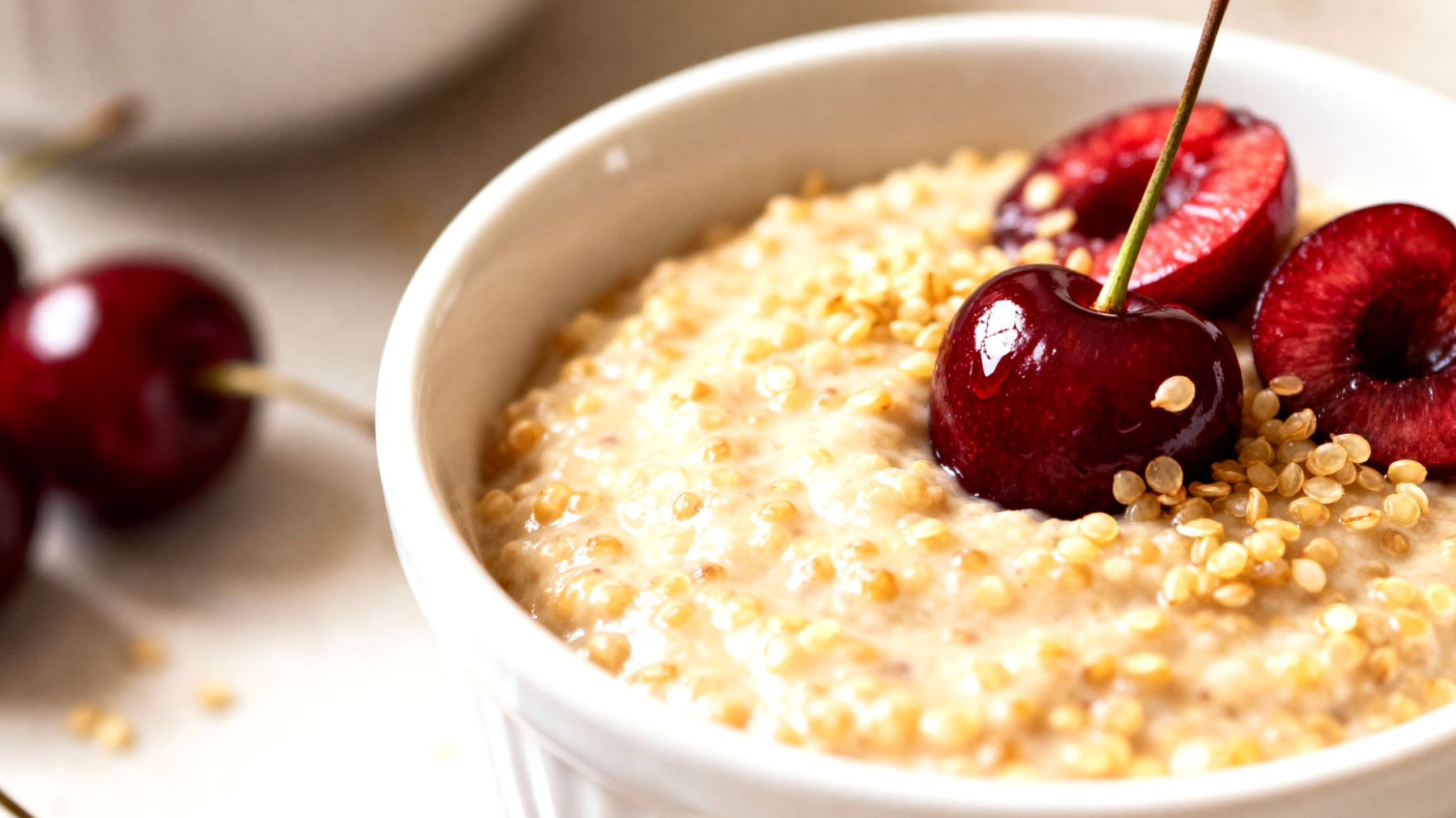 Tart Cherry Quinoa Pudding (Sauerkirsch-Quinoa-Pudding)"